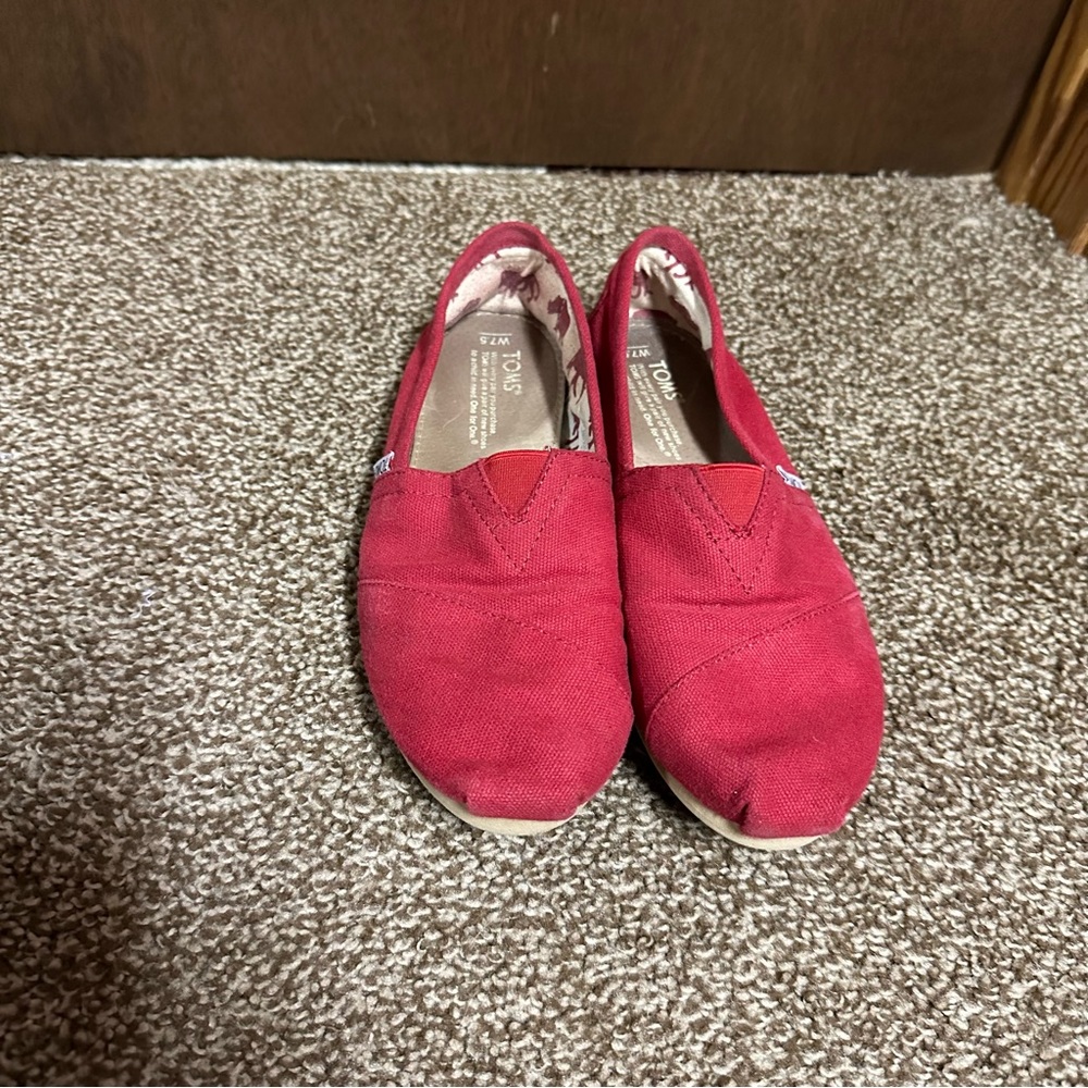 Toms Slip On Shoes 7.5